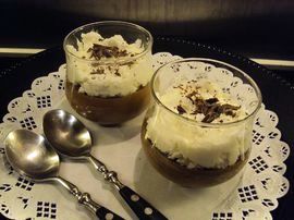 Chocolate mousse with coconuts