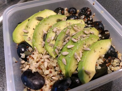 Quinoa bulgur salad with grapes and avocado 32