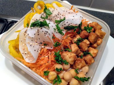 Buddha bowl with daikon 32