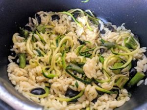 Orzo with brocoli pesto, spiralized courgette and black olive 32