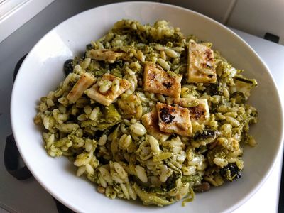 Orzo with brocoli pesto, spiralized courgette and black olive 42