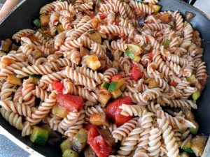 Brown rice pasta with courgette and eggplant 32