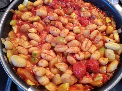 Gnocchi with courgette and tomato 32