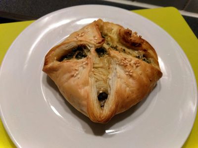 Puff pastry parcel with swiss chard and kale 52